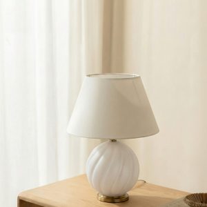 Белая настольная лампа "Таллис"