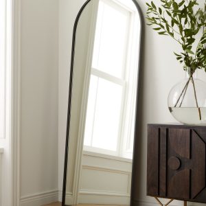 Зеркало в черной арочной раме "Хансен"