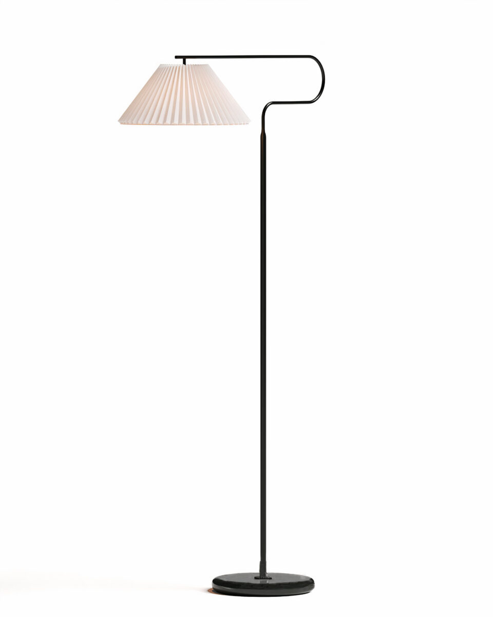 harriet-floor-lamp_le_auto_custom_light_ai-960x1200