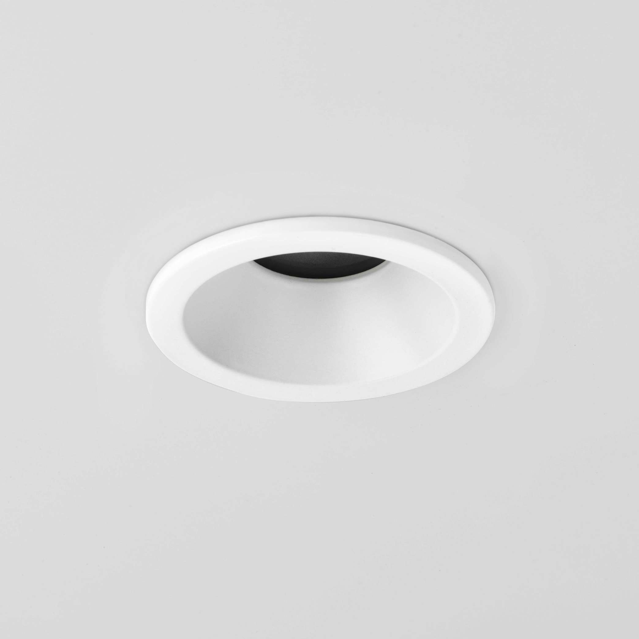 22834-5745-minimaip65-wh-front
