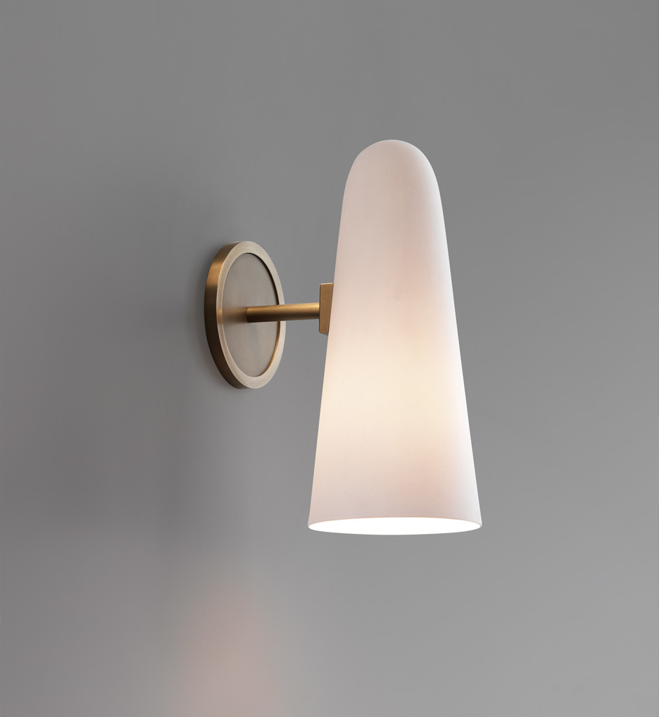 montfaucon-single-sconce-view-01