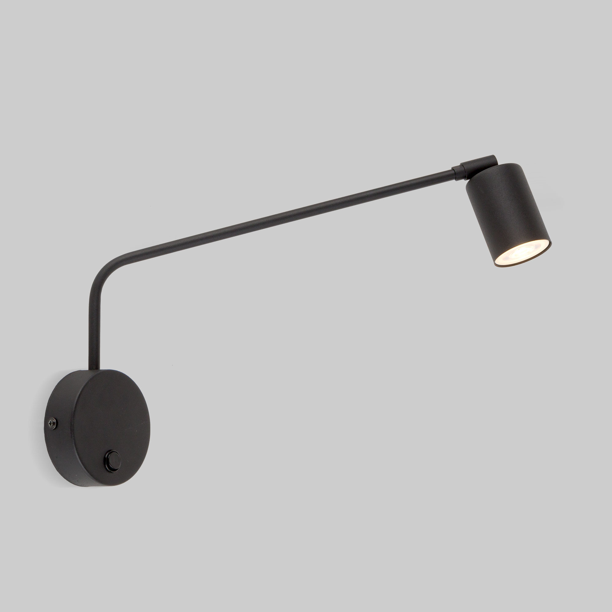 nastennyy-svetilnik-4743-logan-black-a065380-0001
