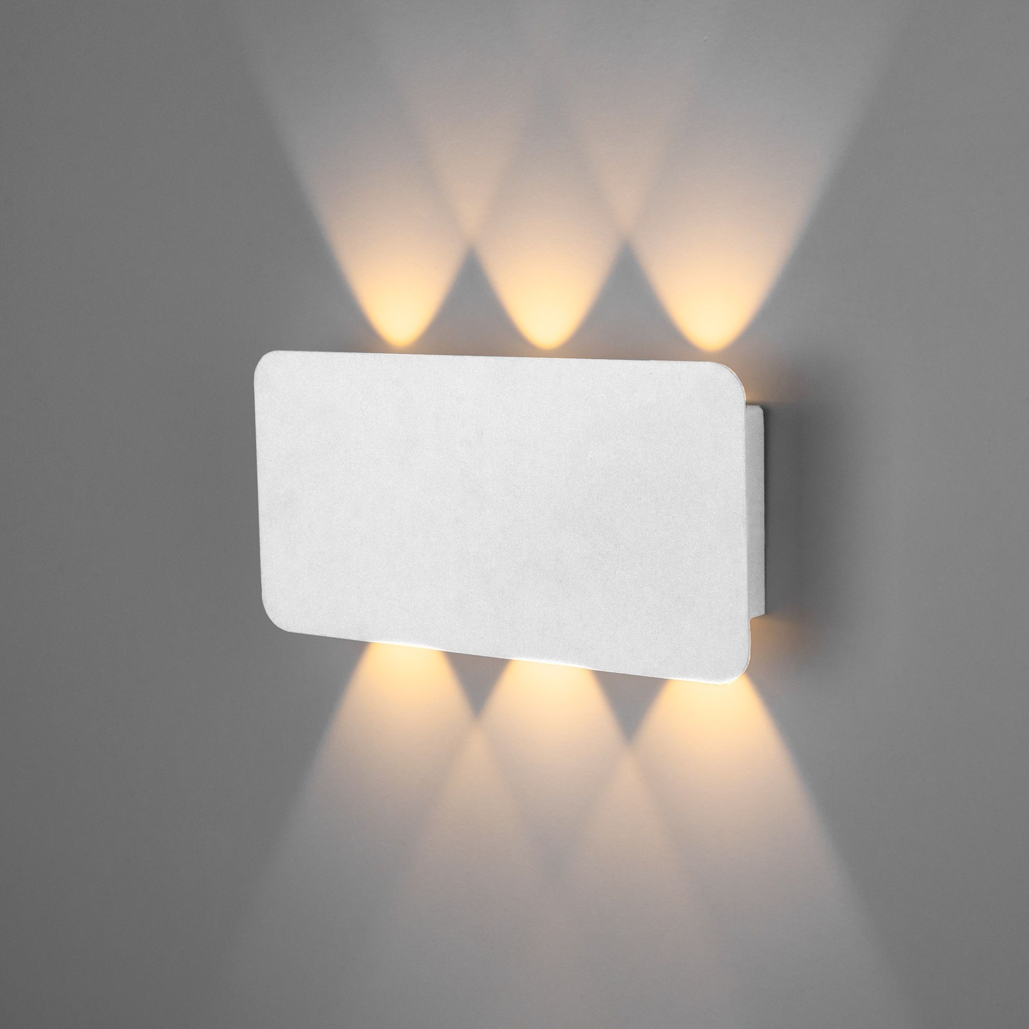 nastennyy-svetodiodnyy-svetilnik-angle-led-40138-1-led-belyy-a055776_0001