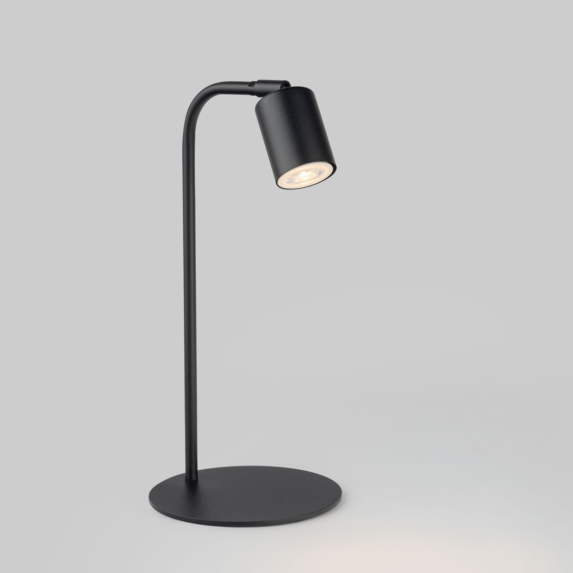 nastolnyy-svetilnik-5414-logan-black-a065381-0001