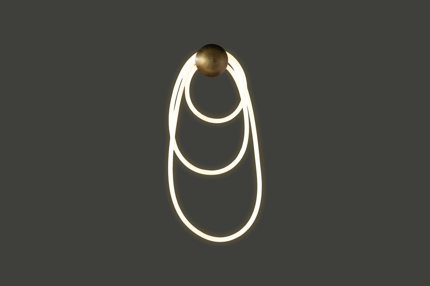 shield_sconce_4.2_on__dark_grey_