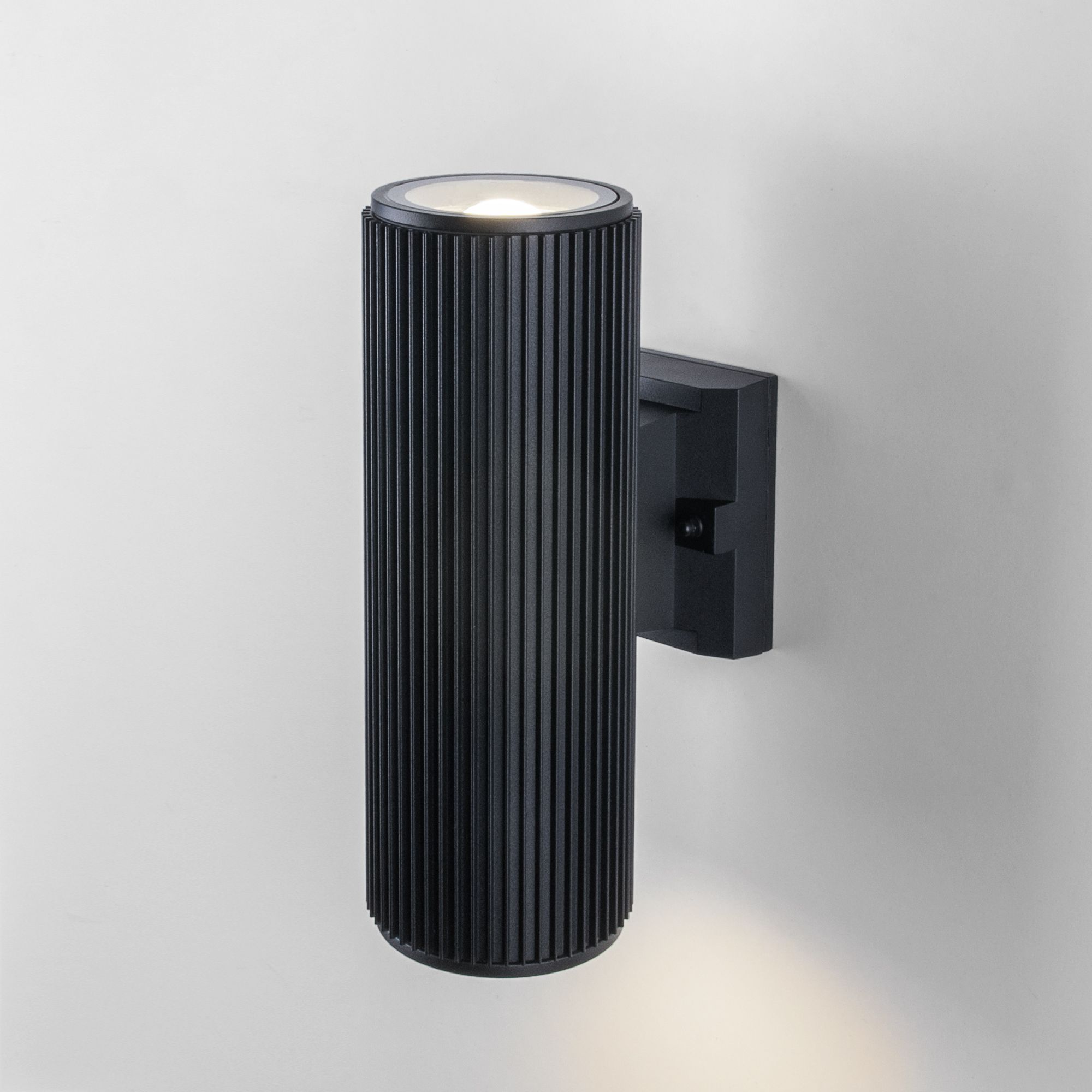 ulichnyy-nastennyy-svetilnik-strict-ip54-1403-techno-chernyy-a033490-0001