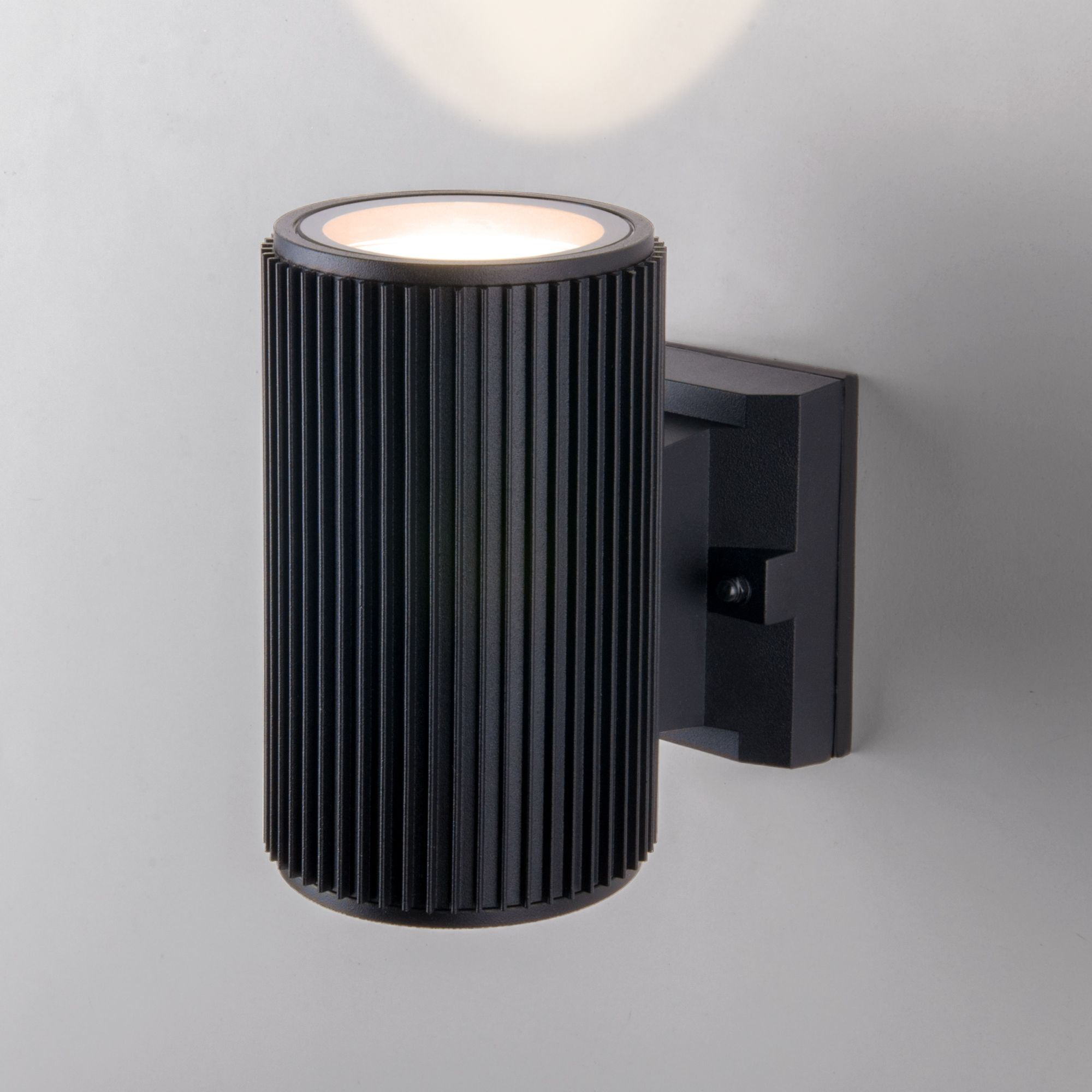 ulichnyy-nastennyy-svetilnik-strict-ip54-1404-techno-chernyy-a033491-0001