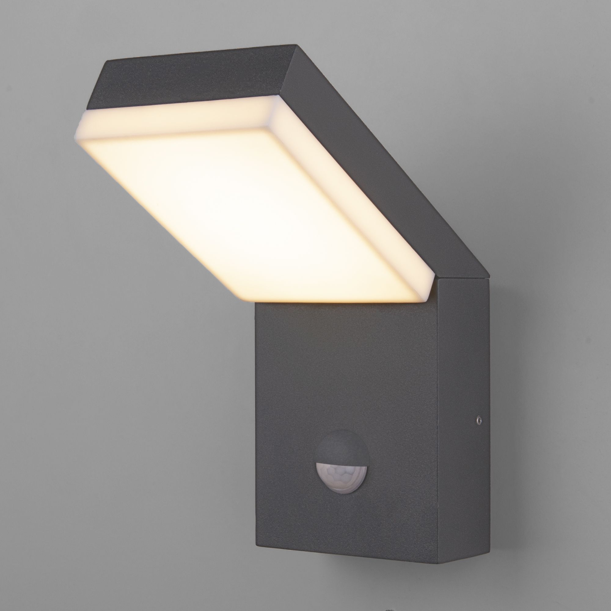 ulichnyy-nastennyy-svetodiodnyy-svetilnik-sensor-ip54-s-datchikom-dvizheniya-1541-techno-led-seryy-a053947_0004