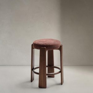 Granite Полубарный табурет из коричневого шенилла и массива ясеня в отделке орех 65 см