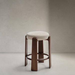 Granite Полубарный табурет из бежевого шенилла и массива ясеня в отделке орех 65 см