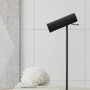 Черная настольная лампа "Ллойд"