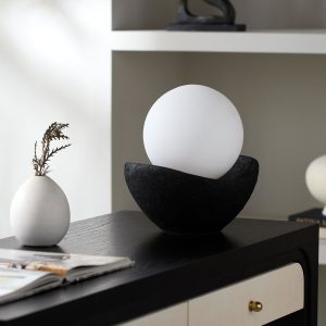 Чёрная настольная лампа "Мейперл"