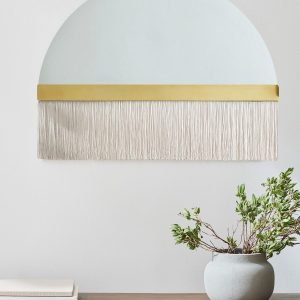 Декоративное зеркало "Арья" с белой бахромой