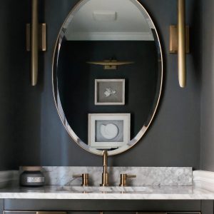 Золотое овальное зеркало "Хоган"