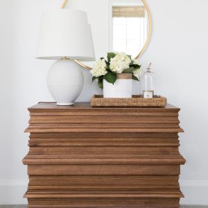 Золотое настенное зеркало "Урсула"