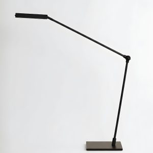 Черная настольная лампа "Уве"